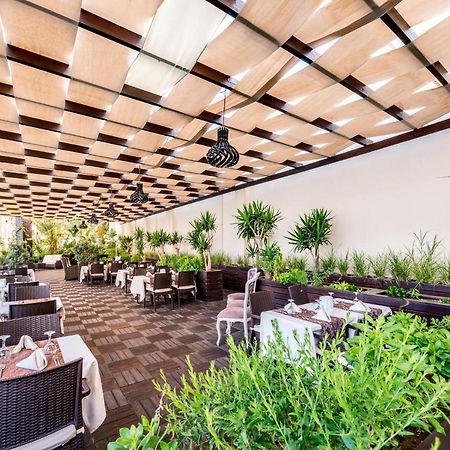 Vuni Palace Premium Hotel & Spa & Casino Beachfront Location ! 凯里尼亚 外观 照片