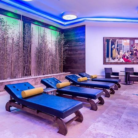 Vuni Palace Premium Hotel & Spa & Casino Beachfront Location ! 凯里尼亚 外观 照片