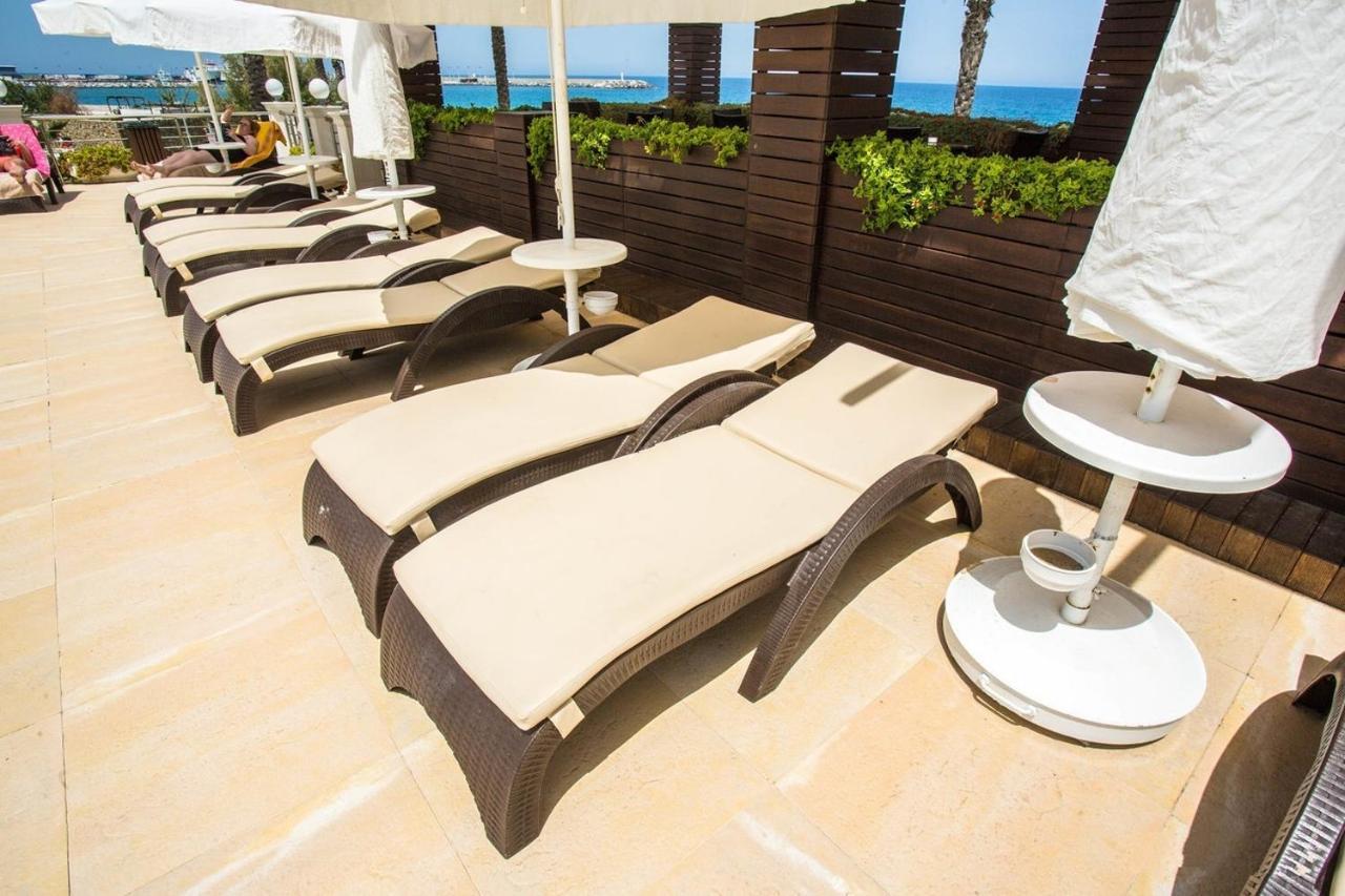 Vuni Palace Premium Hotel & Spa & Casino Beachfront Location ! 凯里尼亚 外观 照片