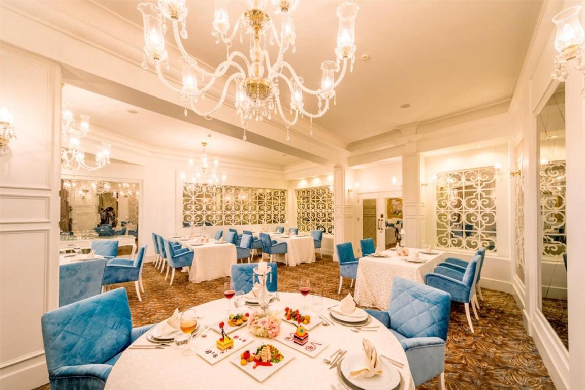 Vuni Palace Premium Hotel & Spa & Casino Beachfront Location ! 凯里尼亚 外观 照片
