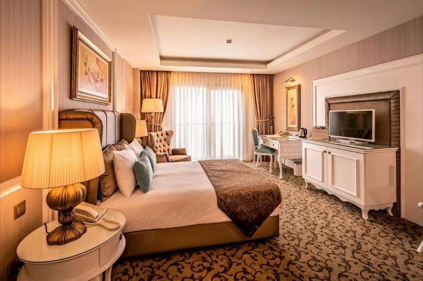 Vuni Palace Premium Hotel & Spa & Casino Beachfront Location ! 凯里尼亚 外观 照片