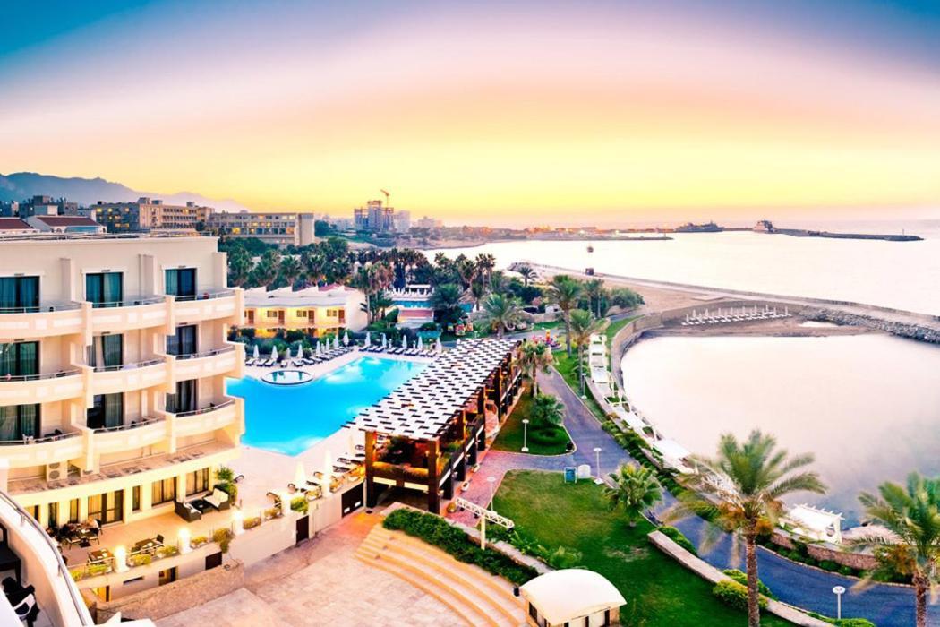 Vuni Palace Premium Hotel & Spa & Casino Beachfront Location ! 凯里尼亚 外观 照片