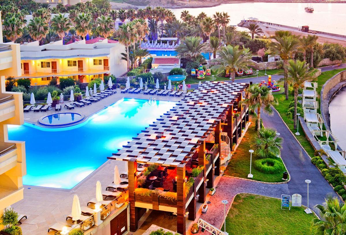 Vuni Palace Premium Hotel & Spa & Casino Beachfront Location ! 凯里尼亚 外观 照片