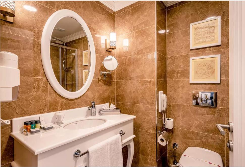 Vuni Palace Premium Hotel & Spa & Casino Beachfront Location ! 凯里尼亚 外观 照片