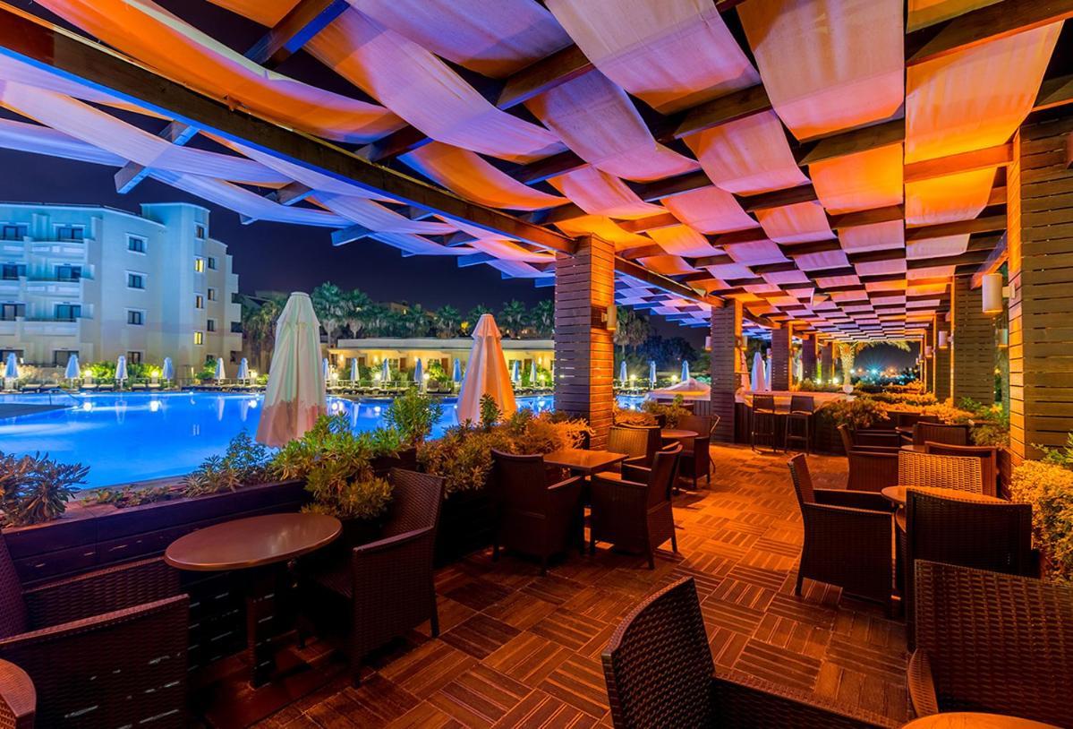 Vuni Palace Premium Hotel & Spa & Casino Beachfront Location ! 凯里尼亚 外观 照片