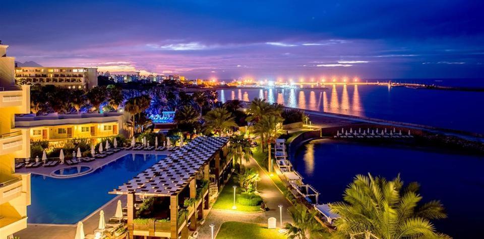 Vuni Palace Premium Hotel & Spa & Casino Beachfront Location ! 凯里尼亚 外观 照片