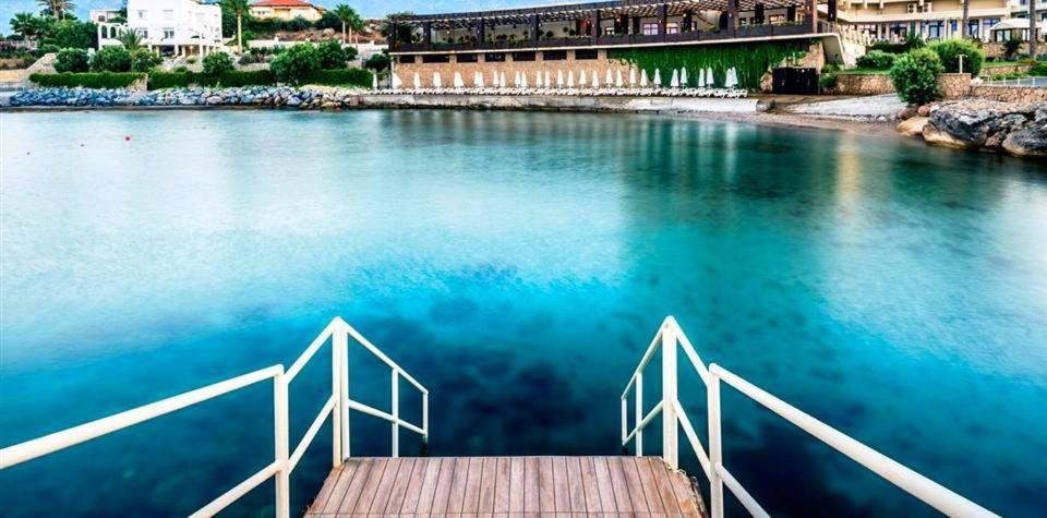 Vuni Palace Premium Hotel & Spa & Casino Beachfront Location ! 凯里尼亚 外观 照片