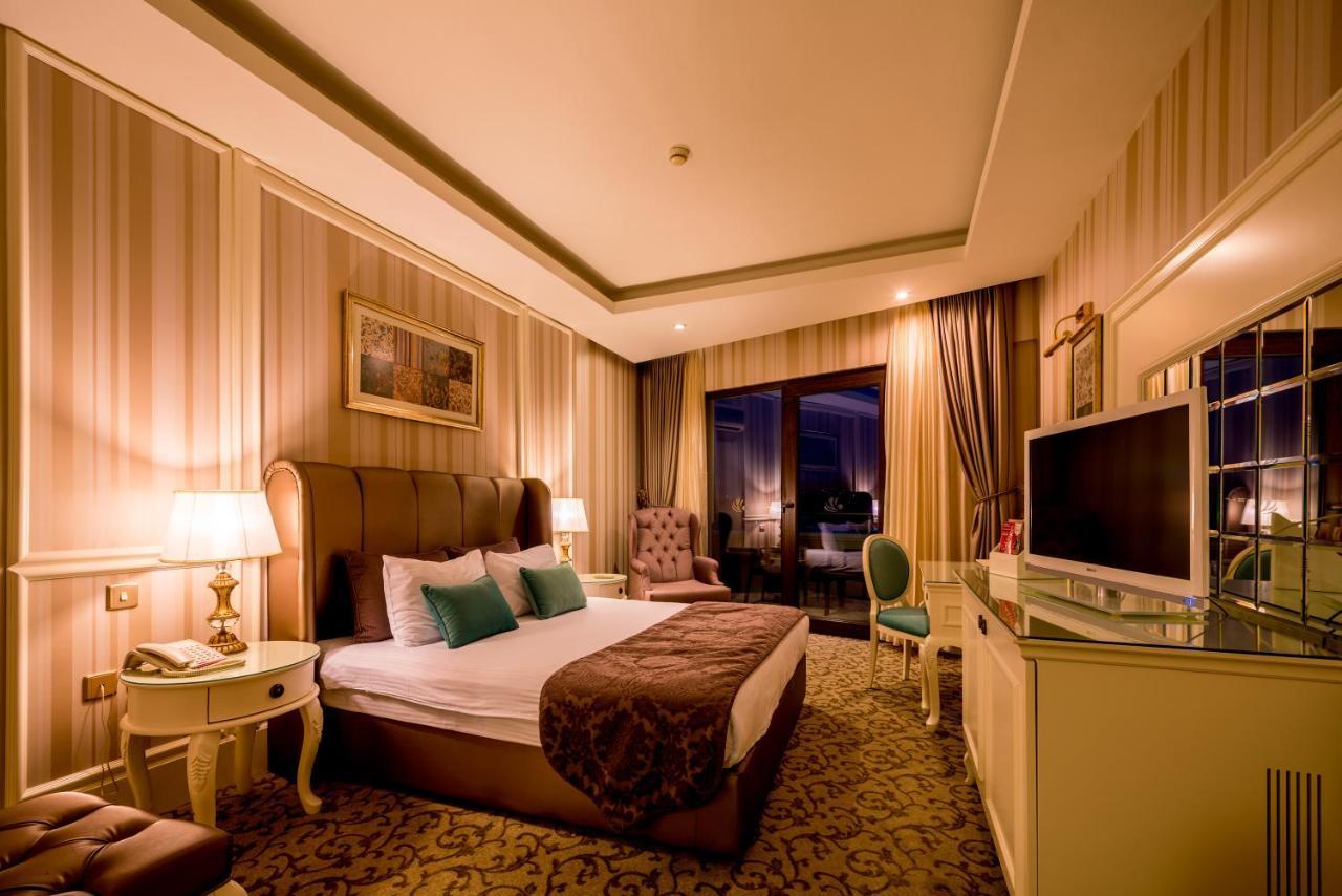 Vuni Palace Premium Hotel & Spa & Casino Beachfront Location ! 凯里尼亚 外观 照片